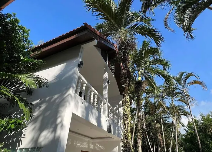 Charming Villa Suite With Balcony Near Beach