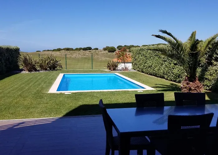 Holiday Calm Villa - Beach & Pool