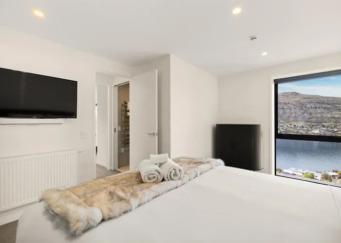 Warning Extreme Views 4 Bed 3 Bath Luxury