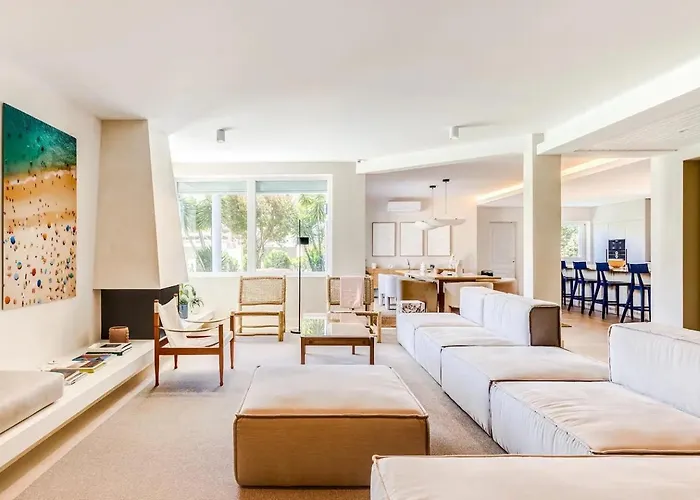 Newly Renovated Beach Villa | By Airnest