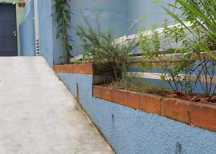 Charmosa casa de vila próxima ao metrô