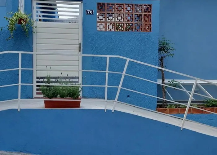 Charmosa casa de vila próxima ao metrô