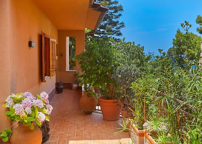 Villa Nel Verde Sul Mare, Mondello, Palermo