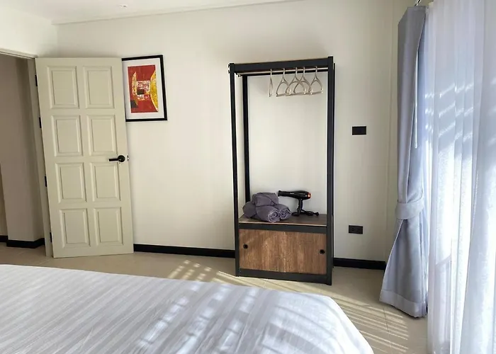 Sea Breeze Villa Patong