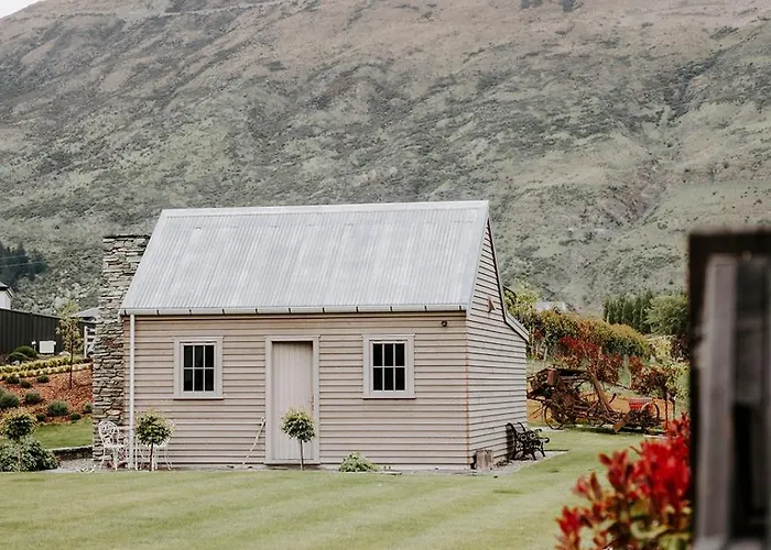 Historical Hicks Cottage