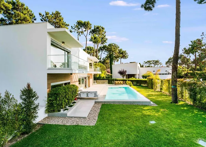 Luxury 4Br Villa W/ Pool & Cinema Golf | By Airnest
