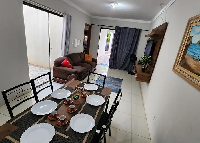 Casa confortável, com 3 quartos, bem localizada!