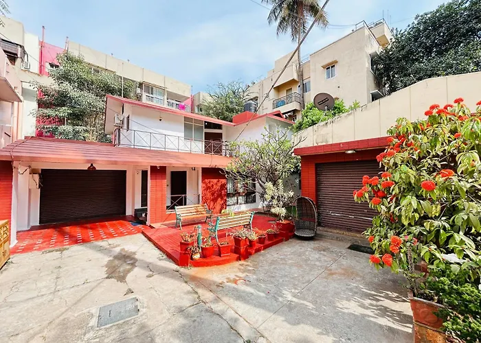 Cine Castle 4Bhk Luxury Spacez Villa With Private Theatre & Garden