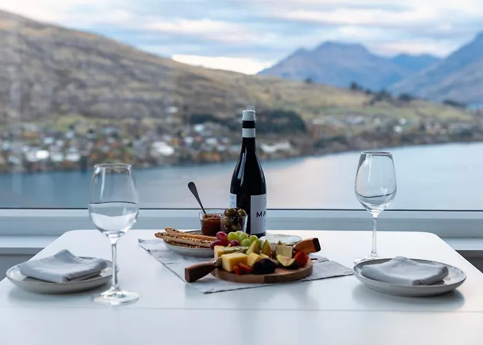 Takitimu Villa Remarkables View - Boutique Luxury, Private Bath With Stunning View