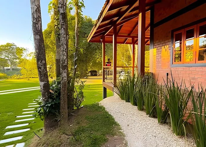 Asa | Villa Esmeralda | Pub | Piscina | Riacho