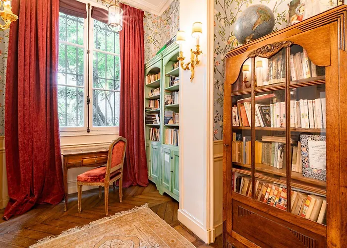 Victor Hugo - Charmante Villa De Luxe