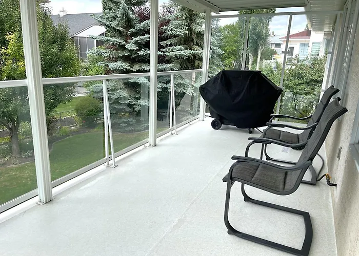 Luxury Bungalow In Nw Calgary