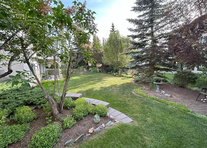 Luxury Bungalow In Nw Calgary