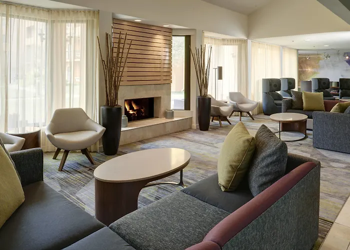 Courtyard By Marriott Indianapolis Airport