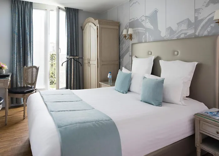Hotel Plaza Elysees