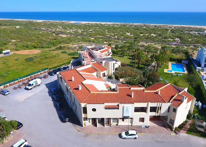 Praia Da Lota Resort - Beachfront Hotel
