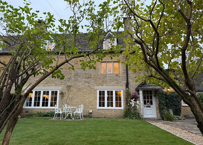 Craigmoor Cottage, Enchanting, Tranquil & Central