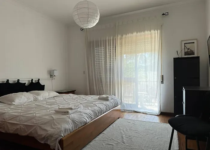 7 Room House, 2 Kitchens