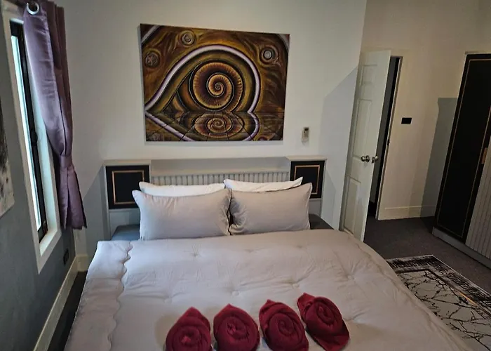 Beautiful New 3 Bed 3 Bathroom Villa 400M To Bang Tao Beach Sleeps 9