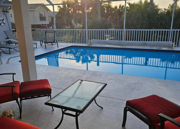 Fabulous Private Villa Walking Distance To The Beach