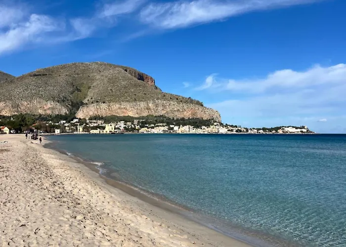 Villa Del Limone , Mondello Via Deucalione 18 ,Via Miseno 18