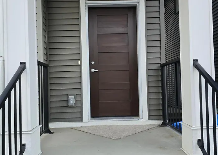 Cozy Comfort Homestaed-Near Airport