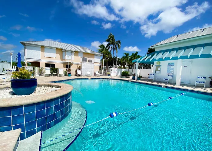 Ft Myers Beach Escape, Walk To Beach, Pool, Spa