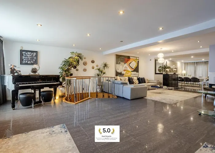 Majestic Villa In Downtown Griffintown